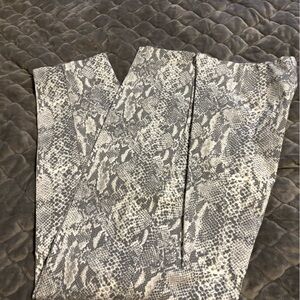 🦎Time and Tru Snake Print Straight Leg Pants - Gray🦎
